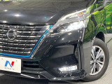 【LEDヘッドライト】悪天候や夜間走行時も良好な視界を確保し安心して運転できる高輝度LEDヘッドライトを装備!点灯速度が早く、消費電力も抑えられています。