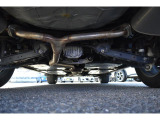 車両後方からの下回りです。マフラー防錆塗装や下回り防錆施工等も可能でございます。