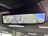 【デジタルインナーミラー】後席の大きな荷物や同乗者で後方が確認しづらい時でも安心!カメラが撮影した車両後方の映像をルームミラー内に表示。クリアな視界で状況の確認が可能です!