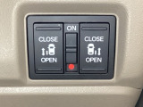 リアドアは乗り降りに便利な両側電動スライドドアです。また運転席に座っていながらスイッチ操作で自在にスライドドアを開け閉めできます。