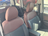 クッション性能が高く、程よく体をホールドしてくれるフロントシートなので、ゆったりとした運転を楽しんで頂けます。