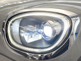 ●LEDヘッドライト:夜間走行時も良好な視界を確保し安心して運転できる高輝度LEDヘッドライトを装備!点灯速度が早く、消費電力も抑えられています。