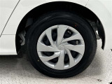 タイヤサイズは175/70R14!残り溝は5ミリ程度です!ホイールキャップに傷があります。