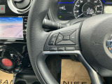 走行中でも、ハンドルから手を離さずオーディオ操作ができるステアリングスイッチ