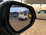 ウインカーミラーにはBSM(ブラインドスポットモニター)を搭載。隣を走る車両が死角に入るとLEDインジケーターを点灯。また、ウィンカーを出すとインジケーターも光って点滅!注意を促してくれます