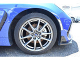 ホイールロックナットは当社展示中盗難防止のため装着されております。納車お渡し時には取り外しさせていただきます。