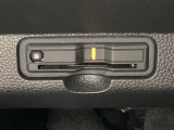 ハンドルの左下にETCがついています。高速道路の料金所の通過も楽々です。 カードの取り出しもしやすい場所についています。