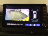 【リアカメラ】後方の距離感や障害物を、モニター越しにそっと教えてくれる機能です。見えにくい場所を確認できる安心感が、落ち着いたハンドル操作を支えます。
