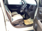 フィット感のあるシート。しっかりと支えてくれるので、長時間の運転を快適にサポートしてくれます。