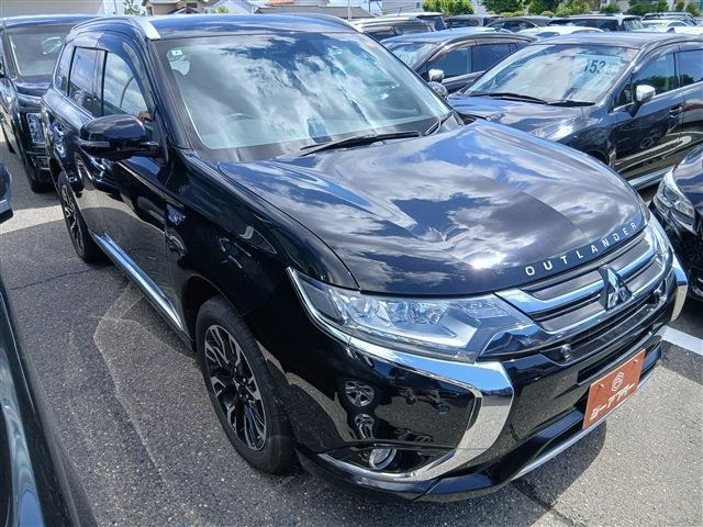 アウトランダーPHEV 2.0 G プレミアムパッケージ 4WD 禁煙車 純正ナビ フルセグTV 黒...