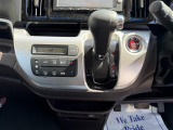 オートエアコン装着車で車内はいつも快適です。