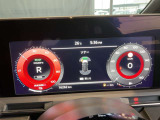e-POWER専用メーターはモーター出力、エネルギーフロー表示、各種燃費表示機能、バッテリー残量、オド・ツイントリップメーター、デジタル時計、航続可能距離、サービスインターバルなどが表示されます