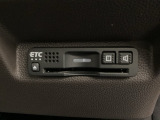 ハンドルの右下にETCがついています。高速道路の料金所の通過も楽々です!。 カードの取り出しもしやすい場所についています。