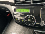 デュアルエアコンとは、運転席と助手席で、個別に温度設定ができる機能です。気温の感じ方は、人それぞれ違うもの。乗る人に優しい機能ですね。