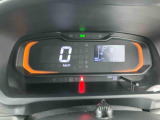 3.「認定中古車カルテ」は、走行距離や修復歴に加えてキズ・凹みの有無・状態や消耗品の交換、過去の整備状況がわかります。