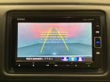 バックでの車庫入れも安心です! リアカメラが付いているバックモニター付のナビを装備しております。操作線もついており距離感も画面から確認できます。