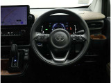各操作スイッチなどもハンドルから手を放すことなく操作可能で安全運転に支援いたします!