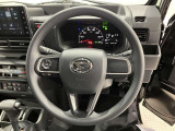 ステアリングから手を離さず、運転に集中したままオーディオ等の操作ができます。