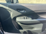 運転席ドアのパワーウィンドウスイッチになります。