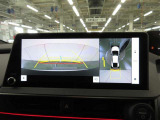 車両を上方から見たような映像をナビ画面に表示するパノラミックビューモニターです。