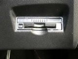 ETC車載器付きです。高速道路の料金所渋滞も解消!落ち着いてスムーズに通過できます。今や必需品の一つとなった装備ですね。