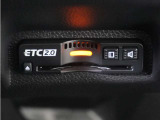 ◆ETC2.0装着◆進化したドライブ体験。料金収受システムだけだったETCが生まれ変わって、高速道路を賢く使うETC2.0に進化しました。多彩な情報サービスが便利で快適なドライブ体験を提供します。
