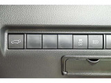 オートマチックハイビームとは、先行車や対向車のライトを認識し、ハイビームとロービームを自動で切り替える機能です。夜道の視界を確保します。詳細は販売店スタッフまでおたずねください。