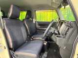 運転席シート廻りは使用感も少なく、良好な状態となっています。前オーナー様が丁寧に使っていたことがよくわかりますね。