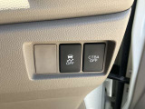 前方の車両や歩行者に対して衝突する可能性が高まると、衝突被害軽減ブレーキを作動させます。さらにペダルの踏み間違いによる急発進を抑制する踏み間違い衝突防止アシストを装備。