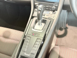 車両はすべて屋内にて保管しておりますので、綺麗な状態のお車をご覧いただけます。