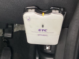 ハンドルの右下にETC(社外品)がついています。高速道路の料金所の通過も楽々です。 カードの取り出しもしやすい場所についています。