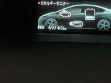 センターメーターを採用しております。人間の目の動きなどを検査測定した結果の形です。視認性を向上して、安全性もより向上しております!