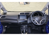 操作性に優れた運転席となります!小物入れや各ボタンの配置にこだわり、使いやすいです!座り心地もよく視認性も良好なのでロングドライブもお任せ下さい!