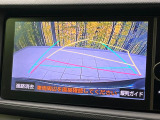 【バックカメラ】駐車時に後方がリアルタイム映像で確認できます。大型商業施設や立体駐車場での駐車時や、夜間のバック時に大活躍!運転スキルに関わらず、今や必須となった装備のひとつです!