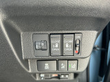 運転席の手元で両側スライドドアの開閉操作が可能です。