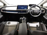 高いホールド性で運転姿勢が安定します。長距離ドライブでも疲れにくいのが魅力です。快適なドライビングライフをお送りください♪
