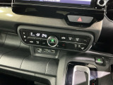 運転席側にはシートヒーターが付いています!寒い日に便利な装備ですね。