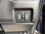 両側電動パワースライドドアがついております。ご年配の方や小さいお子さんの乗り降りも楽々ですね。万が一ドアに手を挟んでしまっても、挟み込み防止機構が付いて安心です。