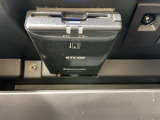 【ETC】有料道路を利用する際に料金所で停止することなく通過できる、ETC車載器(ノンストップ自動料金収受システム機器)が装備されています。セットアップを行うことで利用可能になります。