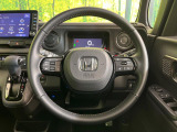 インテリアに合わせたデザインのステアリングは、運転される方のことも考え、運転しやすい形状、大きさです。是非一度、実際に触ってお確かめください。