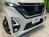 【LEDヘッドライト】悪天候や夜間走行時も良好な視界を確保し安心して運転できる高輝度LEDヘッドライトを装備!点灯速度が早く、消費電力も抑えられています。