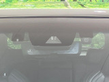 【トヨタセーフティセンス】走行中に前方の車両等を認識し、衝突しそうな時は警報とブレーキで衝突回避と被害軽減をアシスト。より安全にドライブをお楽しみいただけます。