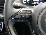 ステアリングスイッチ付き。前方から目を離すことなく操作することが可能です