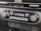 オートエアコンで温度を設定するだけで快適な車内環境を維持することができます!