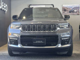 Jeep伝統の丸目のヘッドライトにセブンスロットグリル!一目でJeepだとわかります。