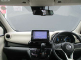 フロントガラスが広く視界が広々としているので、運転がとてもし易いです