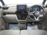 運転にかかわる様々な操作を安全に行えるように視点移動が少なく、操作性に配慮されたスイッチ類が凝縮されたコクピットです。