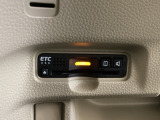 ハンドルの左下にETCがついています。高速道路の料金所の通過も楽々です。 カードの取り出しもしやすい場所についています。