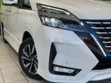 【LEDヘッドライト】悪天候や夜間走行時も良好な視界を確保し安心して運転できる高輝度LEDヘッドライトを装備!点灯速度が早く、消費電力も抑えられています。