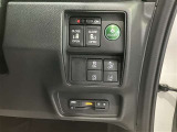両側パワースライドドア付きだから、狭い駐車スペースなどでの 乗り降りラクラク!小さなお子さまのいるご家庭には嬉しい装備。